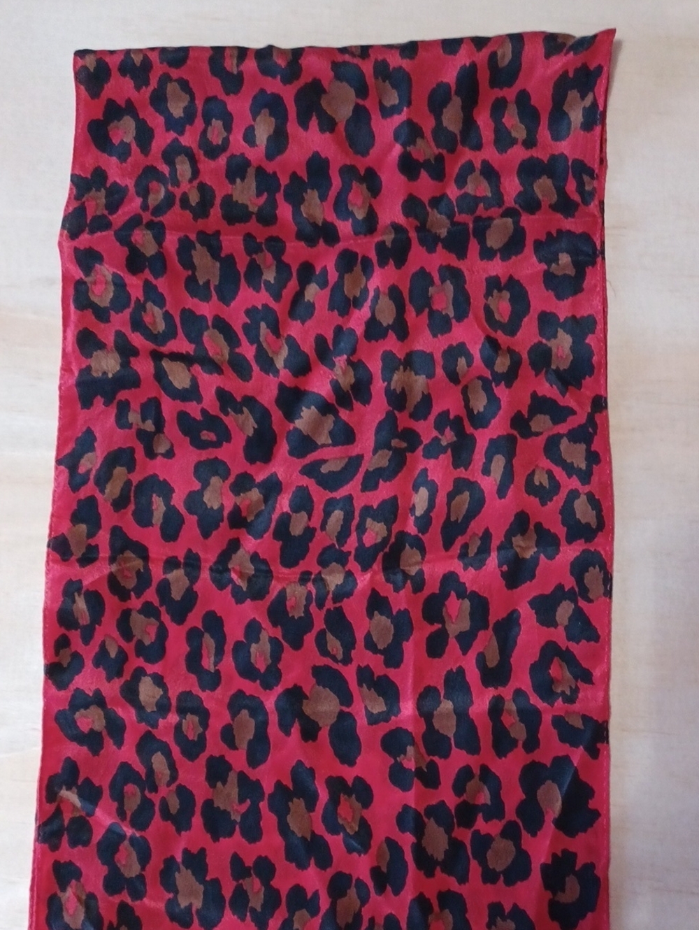 Echo Vintage Silk Oblong Scarf 50×10 Red Black Leapord Animal Print Gold Chain - Picture 9 of 11